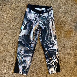 Nike capri running leggings